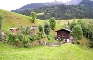 En ægte vandmølle - det romantiske, hyggelige hus ligger lige ved en løjpe om vinteren. Ved AKA112 finder I en wellness-oase. Der er et grillsted med havehus. To voksne/to børn indtil 9 år tilla ...