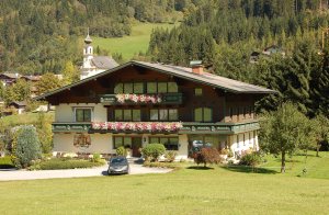  Hyggelig ferielejlighed. Den ligger dejligt og har sydvendt altan med fabelagtig udsigt. Vaskemaskine og tørretumbler til fælles brug. Yderligere info: ASA355/356. ...