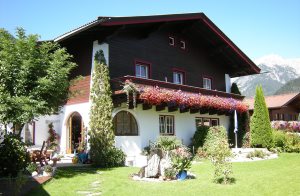 Hyggelig lille lejlighed på første sal, som ligger i samme hus som ASA391 og ASA392. Se tilbud og informationer i teksterne der. ...