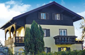 Veludstyret og moderne indrettet ferielejlighed med en fantastisk beliggenhed i udkanten af Salzburg. ASA666 i stueetagen med udestue, ASA667 på 1. sal med altan. Kun 2 km fra byens centrum. ...