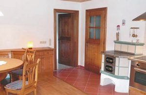  I Großarl ligger denne rummelig ferielejlighed med balkon. Den er bygget i 2 etager og er meget velindrettet. God beliggenhed til vandreture. Kun 1,2 km til skiområde. ...