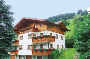 I dette smukke hus midt i Großarl finder I 3 nye, særdeles pænt indrettede ferielejligheder (ASA 683-685), alle med altan. Husets centrale beliggenhed giver mulighed for dejlige vandreture til dal ...