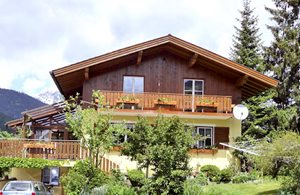 Huset Laubichler ligger mellem Sportwelt Amade og Dachstein West. Et godt udgangspunkt for fritids- og sportsaktiviteter. Lejligheden er flot og hyggeligt indrettet. ...