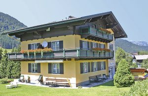 Disse ferielejligheder har en fantastisk beliggenhed. Tag på vandreture på de mange vandrestier rund om St. Martin. På meget varme dage kan I tage en forfriskende dukkert i en nærliggende sø. Bà ...