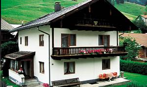 Det smukke Lechtal er en af de dejligste dale i Tyrol. Her tilbyder vi et hus med have, ca. 200 m fra ejeren. Diverse fritidstilbud inklusive. ...
