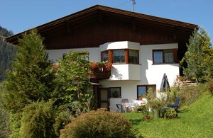 Lejlighed med separat indgang i samme hus som ATI348/441. Have og vaskemaskine er fælles. ...