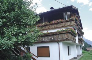  Her finder I to flotte ferielejligheder (ATI918-919) midt i Pitztal. Huset har en god beliggenhed og byder på en fantastisk panoramaudsigt over de tyrolske bjerge. Selve lejlighederne er pænt og hy ...