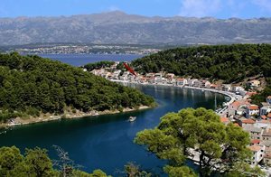  Denne enkelt men pænt indrettede lejlighed ligger i den middelalderlige by Novigrad. Ingen stue i lejligheden. Nyd de lange sommeraftener med lækker mad fra grillen. ...