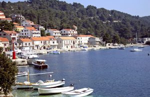  Disse lejligheder er det rette valg hvis I søger komfortable og hyggelige rammer til en familieferie. Til større grupper anbefaler vi at I lejer CDS347 & 348 fælles, da de er forbundne via en terr ...