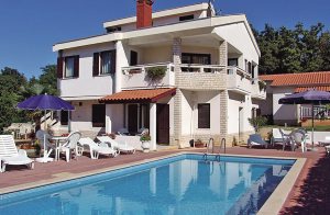  Denne nye, moderne og praktiske ferielejlighed ligger i et lille kompleks med CIE115, CIE116 og CIE118. Det er et godt udgangspunkt for vandre- og cykelture i det smukke område. Besøg vinruten, hvo ...