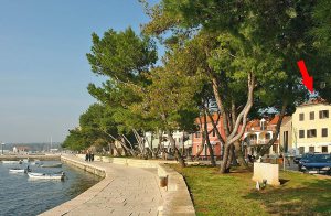  Disse vidunderlige lejligheder ligger direkte ud til den berømte promenade i den lille fiskerby Fazana (se også CIF287). Der sker mange spændende ting i Fazana's centrum i løbet af sommermåneder ...