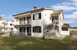  Mindre og praktisk indrettet ferielejlighed i rolige omgivelser og blot 30 minutter i bil fra de dejlige strande i Rabac. ...