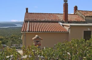  Her er muligheden for at holde ferie i et dejligt feriehus i den typiske istriske arkitektoniske stil, nær kunsterbyen Labin. Huset er nænsomt indrettet med smukke møbler og har en dejlig terrasse ...
