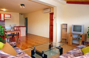  Skøn ferielejlighed til en familieferie (se også CIP278 og CIP415). Den aflukkede have er ideel for børnene at lege i. Efter en afslappende og solrig dag på stranden gå en tur ind i centrum af P ...