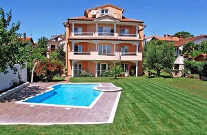  Skønne ferielejligheder indrettet med omtanke. Kombinationen af moderne og rustikt giver en speciel atmosfære. I den indhegnede have kan I nyde hyggelige grillaftener eller tage en dukkert i swimmi ...