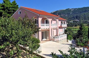  Dejligt indrettede ferielejligheder på øen Rab. Nær trafikeret vej. ...