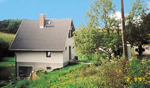  Hyggeligt feriehus bygget i egnstypisk stil nær Harzgerode. Lege- og sportsredskaber til rådighed. Oliekamin. S2 er gennemgangsrum. ...