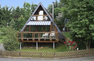  Der er plads til 6 personer i dette dejlige feriehus, som ligger midt i et feriehusområde.