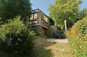 Hyggeligt indrettet feriehus. Soverum 1 er et gennemgangsrum til soverum 2. Adgang til sauna sker udefra. ...