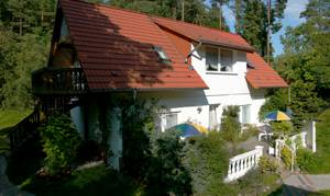  Lille, moderne indrettet feriebolig med åben terrasse. Nabo til DBB157/158. Fælles vippe. Barneseng/-stol er muligt. ...