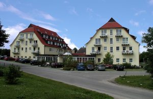  Ved et af de smukkeste steder ved Østersøen, i nærheden af Wismar, ligger 'Skandinaviens sydligste ø' - øen Poel. Den er forbundet med fastlandet via en dæmning. I den søvnige by Gollwitz, som ...