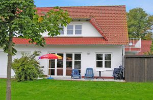 Denne feriepark, ligger på den idylliske halvø Zudar på den sydlige del af Rügen og i nærheden af færgehavnen i Glewitz. Det består af 30 rummelige dobbelthuse, der er godt indrettet. Der er i ...