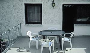  Separat lejlighed på 1. sal med 21 m² tagterrasse og udsigt til Wariner søen. Der er grill i haven og på terrassen. Cykler kan lejes. ...