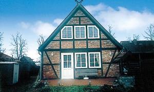 Dette hyggeligt indrettede feriehus med pejs ligger på husejerens naturgrund ikke langt fra Dobbertiner See. ...