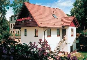  I en rolig forstad til Auerbach, i landlige omgivelser, ligger dette komfortable feriehus, der er hyggeligt indrettet overalt. Hver af de i alt 3 etager fungerer som en separat lejlighed. Derfor er d ...