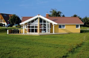  Schönhagens gæster er særligt glade for den godt 1000 meter lange strand, som grænser op til stranden i Kappeln. På stranden overvåges gæsternes sikkerhed af livreddere. Mod syd afgrænses str ...