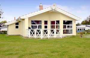  Med Østersøen lige uden for døren og med Kappeln og Eckernförde i nabolaget - sådan præsenterer Schönhagen sig - en lille badeby ved Østersøen, hvis popularitet hos unge og gamle er støt st ...