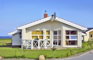  Med Østersøen lige uden for døren og med Kappeln og Eckernförde i nabolaget - sådan præsenterer Schönhagen sig - en lille badeby ved Østersøen, hvis popularitet hos unge og gamle er støt st ...