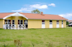  Østersøbadebyen Schönhagen ligger på den nordlige del af halvøen Schwansen mellem Kappeln og Eckernförde. Dette dejlige hus med egen swimmingpool, spabad og sauna ligger lige i nærheden af str ...