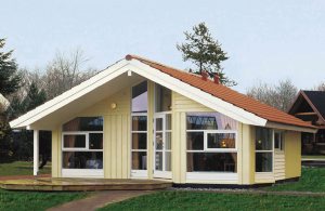  Med Østersøen lige uden for døren og med Kappeln og Eckernförde i nabolaget - sådan præsenterer Schönhagen sig - en lille badeby ved Østersøen, hvis popularitet hos unge og gamle er støt st ...