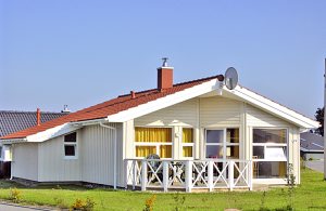  Med Østersøen lige uden for døren og med Kappeln og Eckernförde i nabolaget - sådan præsenterer Schönhagen sig - en lille badeby ved Østersøen, hvis popularitet hos unge og gamle er støt st ...