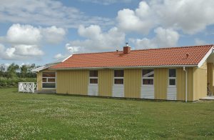 Disse smarte luksusferiehuse med egen swimmingpool og wellness-oase garanterer usædvanlig komfort og afveksling for hele familien. Nyd badelivets glæder på alle årstider i den store pool med vand ...