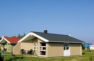  Lige i nærheden af den smukke strand ved Nordsøen ligger et anlæg med feriehuse efter skandinavisk forbillede. Disse lyse feriehuse med en smuk indretning er dejlige ferieboliger. Slap af i saunae ...