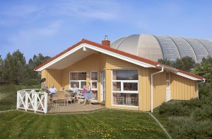  I feriebyen Tropical Islands Resort bor I helt privat i jeres eget feriehus midt i skøn natur. Alligevel er Europas største indendørs badeland lige inden for rækkevidde med kun ti minutters gang! ...