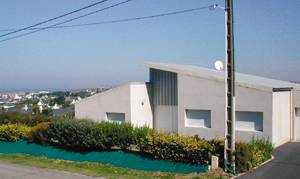  Dette moderne og komfortable feriehus har en smuk havudsigt. Herfra er der ikke langt til Brest. Perfekt udgangspunkt for udflugter i området. ...