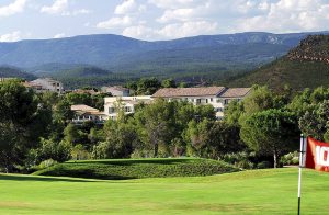  På en dejlig ejendom på 150 hektar mellem Provence og Côte dAzur finder I det flotte anlæg St Endreol. Det eksklusive golf- og spa-resort ligger i La Motte en Provence, blot 45 minutter fra Nic ...