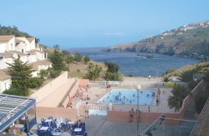 Disse ferieboliger ligger mellem Middelhavet og Pyrenæerne, et par kilometer fra den spanske grænse, i hjertet af den franske del af Catalonien. I kan besøge landsbyen Cerbère, badebyerne Colliou ...