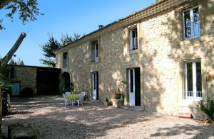  Tilbring jeres ferie i denne vidunderlige og ganske enestående vandmølle fra det 16. århundrede!Soveværelserne er rummelige og smagfuldt indrettede, og i alt er der 6 fjernsyn til rådighed. I ud ...