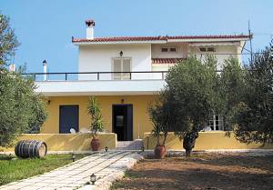  Sydøst for Nafplion ved Kandias og Drepanos kilometerlange sandstrande findes denne lejlighed i et hus med ialt to lejligheder; (se også GPE123). Barneseng kan bestilles på forespørgsel. Omgivels ...