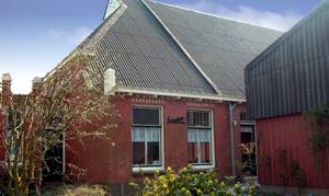  Denne del af en blomsterdyrkende bondegård med egen indgang og terrasse ligger ved en gennemfartsvej. Seværdigheder i nærheden: Sælhundecentret Pieterburen, vadehavsø, Gronningen. Rygning er til ...