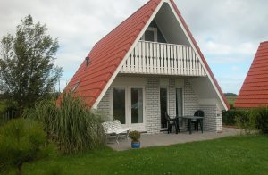  Disse hyggelige sommerhuse ligger i udkanten af en feriepark, i nærheden af Amstel- og Ijssel-sø. Området tilbyder mange spændende aktivitetsmuligheder - specielt vandsport. Nordøkysten ligger c ...