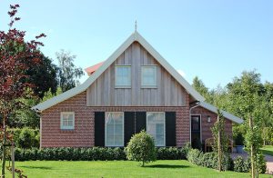  Het Lageveld er et nyopførte ferieanlæg. En absolut perle. Anlægget ligger i et dejligt område med mange skove. Feriehusene er meget komfortabelt indrettet og ligger på store grunde. Lige ved an ...