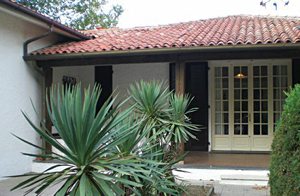  Til dette rækkehus blot 400 m fra stranden hører et rummeligt, lukket udeområde med bord og stole. Et tip: Der er kun 40 km til den antikke og seværdige by Ravenna. ...