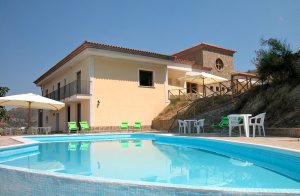  Stor og rummelig villa, der er ideel til flere familier eller grupper af venner, der gerne vil tilbringe ferien sammen, i et hus med mange fælles faciliteter, uden at give afkald på privatlivet, fo ...