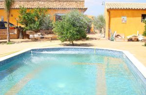  To smagfuldt indrettede boligenheder med adgang til pool, der ligger i Menfis landskab, ikke langt fra havet (9 km.). Beliggenheden er ideel til jer der gerne vil have en rekreerende ferie nær havet ...