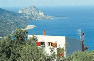  To dejlige lejligheder i et nyt tre-familiers hus, der ligger på en bakke med omgivet af oliven- og egetræer. Der er en smuk udsigt over bugten i Cefalù. Roligt område. Velholdt indhegnet have me ...